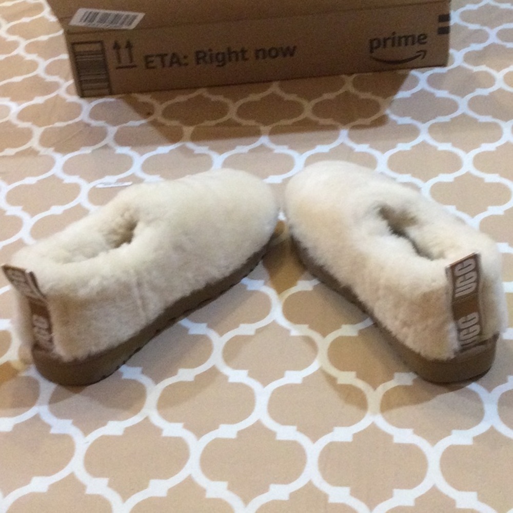 UGG Cream Shearling Slip-On Clog Mules - Picture 6 of 6